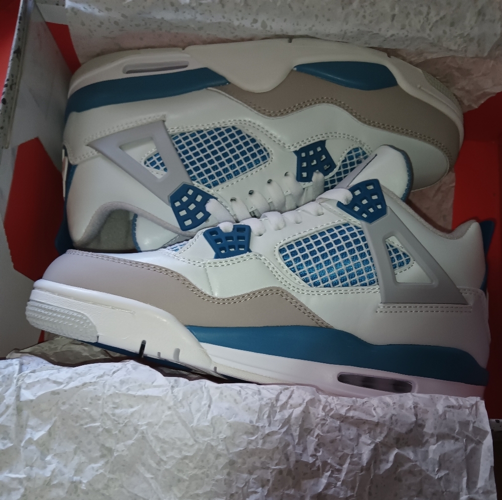 Jordan 4s